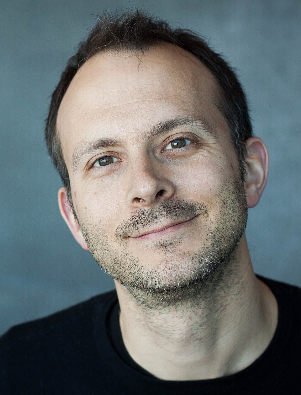 Portrait of the economist and broadcaster Tim Harford.
